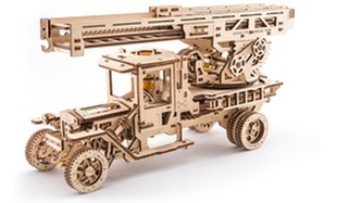 Model mecanic din lemn - camion de pompieri