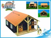 Grajd din lemn pentru cai cu atelier