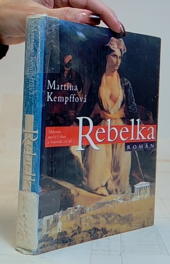 Rebelă